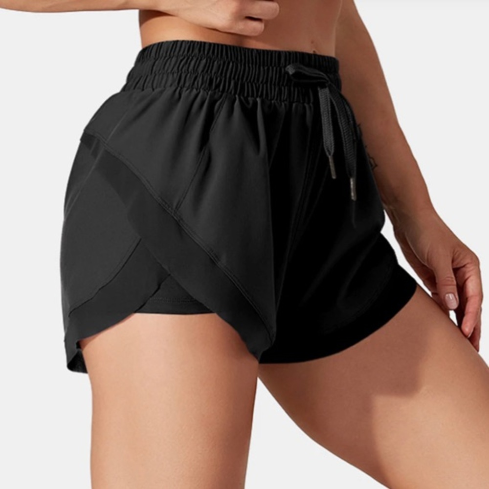 Halara In My Feels Shorts - Brand New - Never Worn